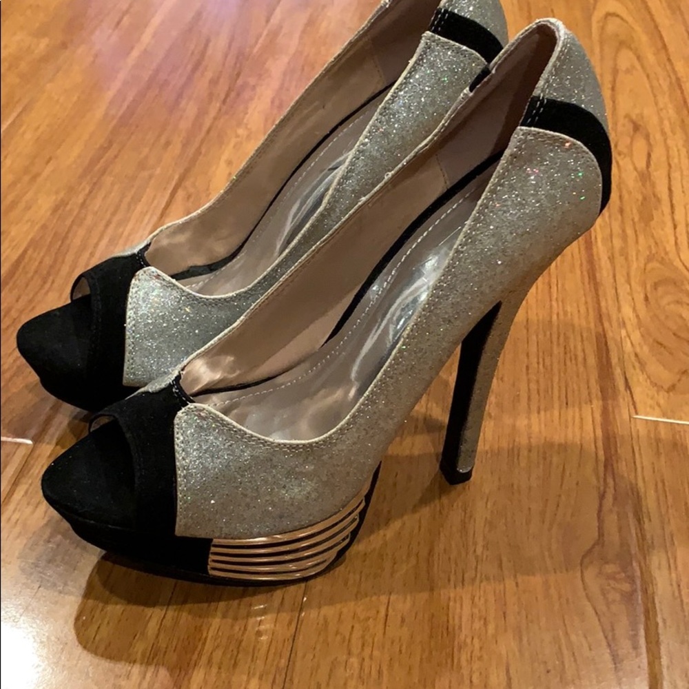 New without box silver Stiletto shoes